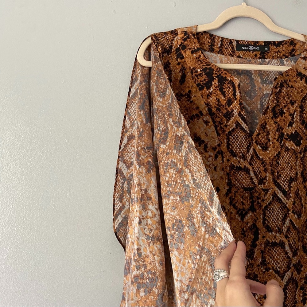 Alice & Trixie Snake Silk Open Sleeve Blouse - XS - Picture 4 of 7